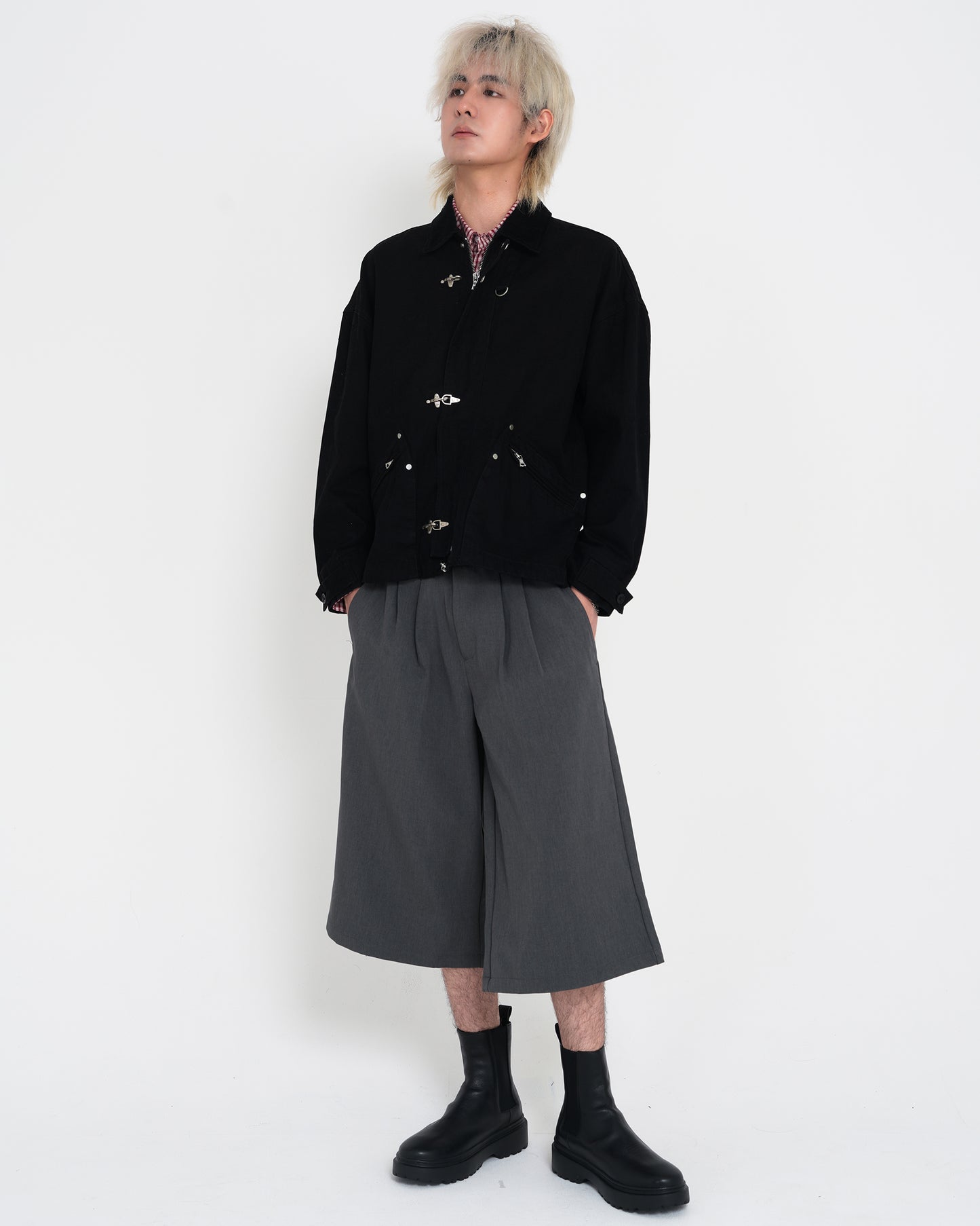 Double-Tab Waist Casual Tailored Shorts GRY