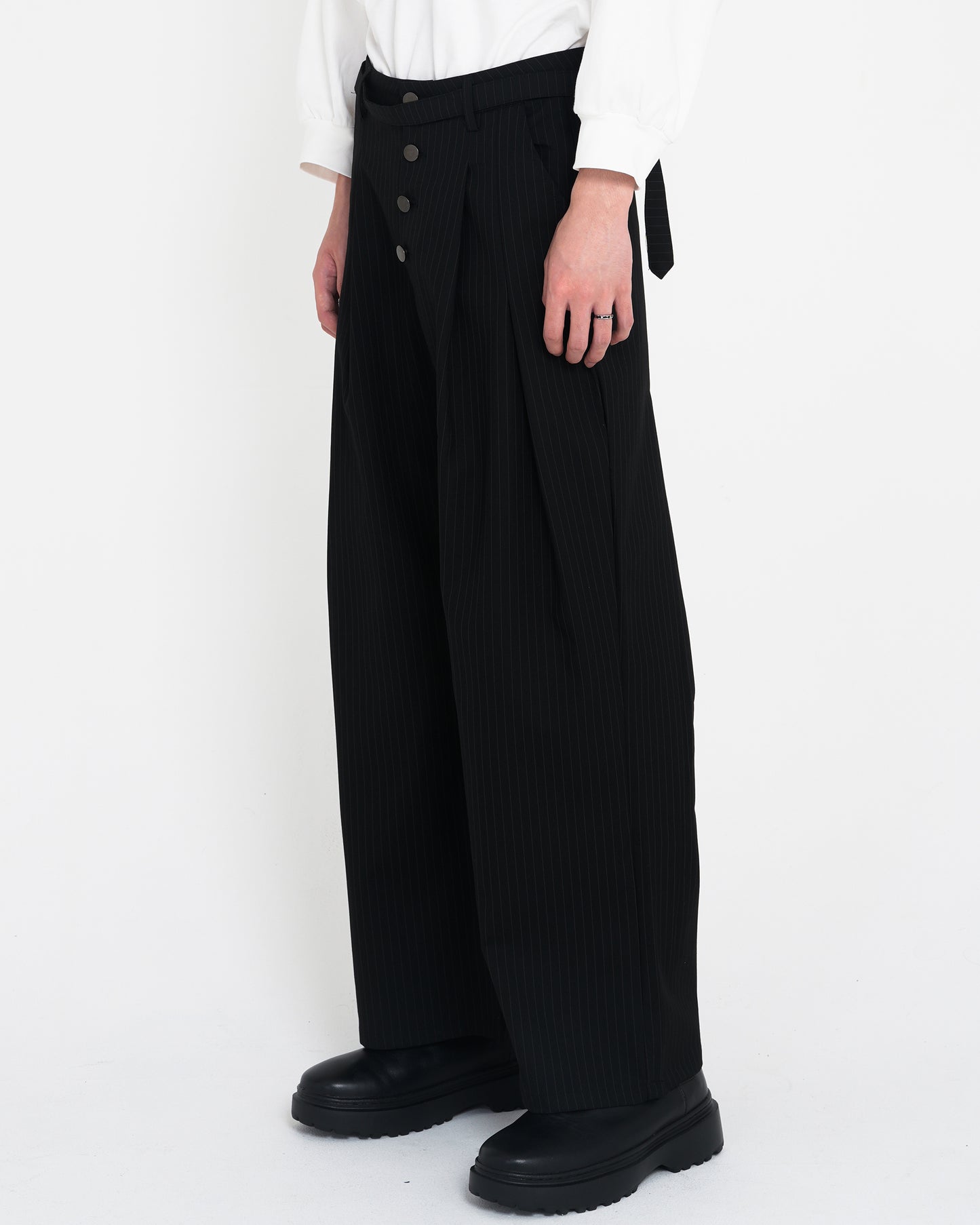 Draped Stripe slacks BLK