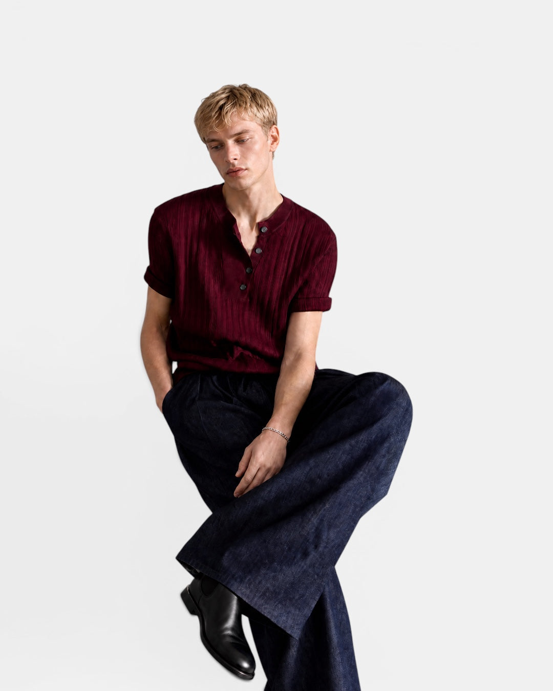 NAMELESS burgundy high-elastic textured short-sleeved knitted henley shirt on a male model.
