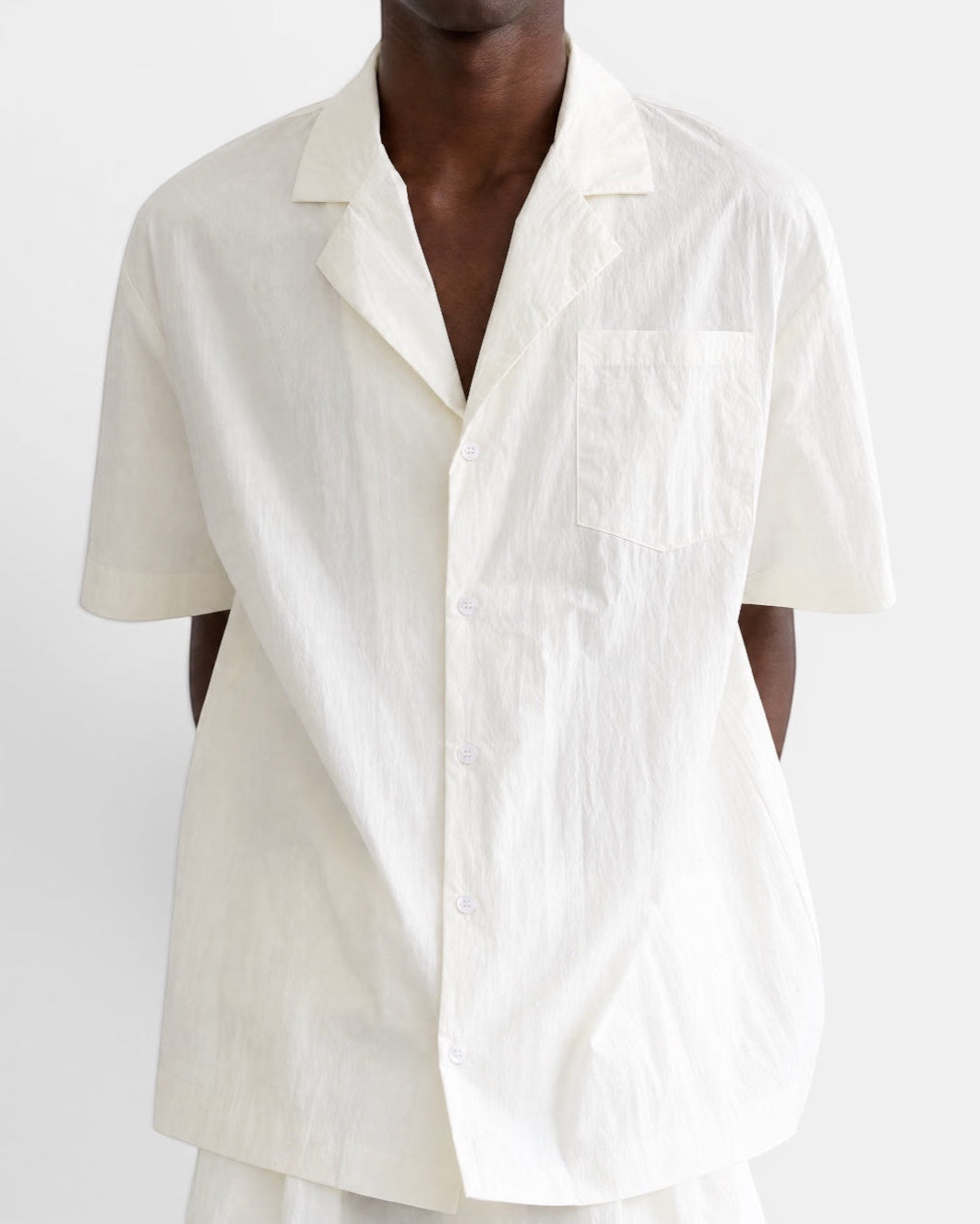 Nameless off-white pleated Cuban-collar short-sleeve shirt with a chest pocket, made from a lightweight fabric.